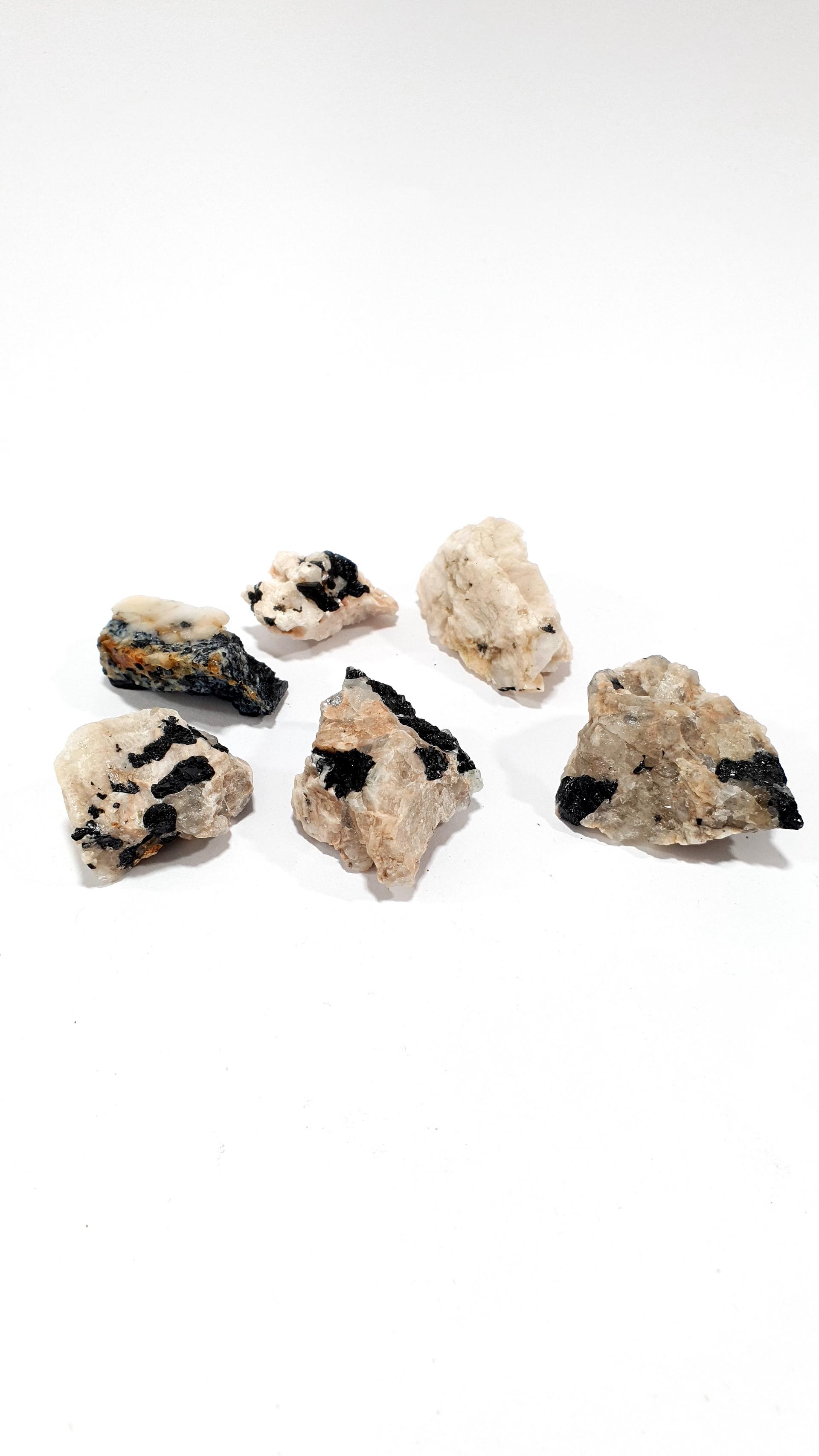 Turmalina com Feldspato Natural — Bruto