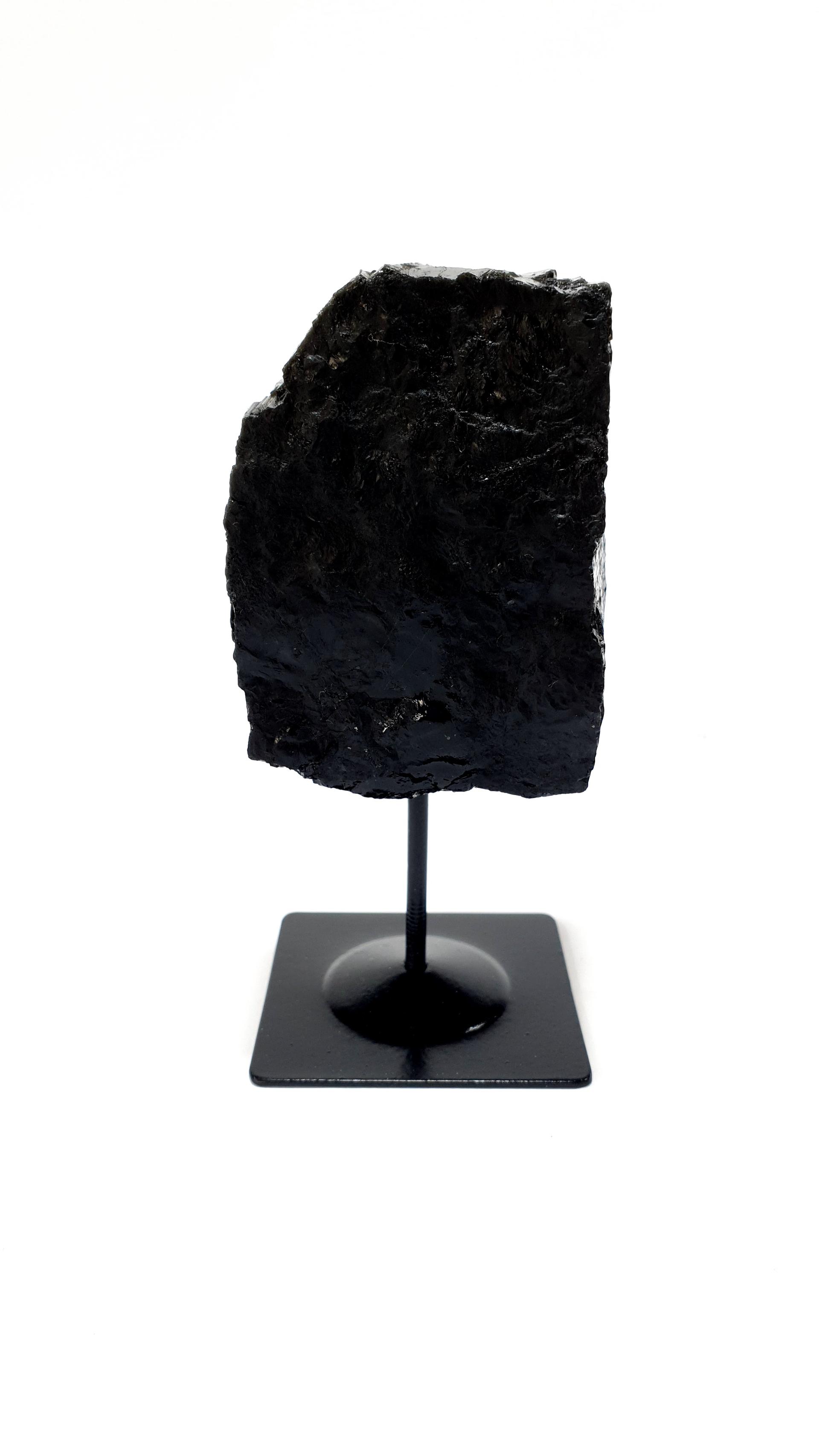 Turmalina Preta Natural com Base de Metal — Bruto